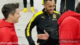 Robert Lewandowski with Marco Reus hand shake before The klassiker