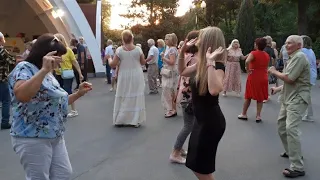 ВИХІДНИЙ!👍💃/ТАНЦЫ В ПАРКЕ ГОРЬКОГО ХАРЬКОВ АВГУСТ 2021