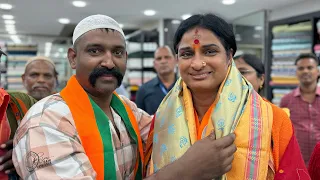 Hyderabad BJP Madhavi Latha Election Campaign at Ghansi Bazar | Madhavi Latha Padayatra in Old City