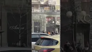 Видео KyivLIVE: в Киеве горит магазин Roshen