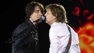 Paul McCartney - Golden Slumbers / Carry That Weight / The End - Werchter 30-Jun-2016