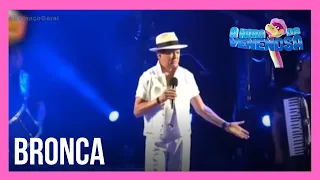 Alcymar Monteiro dá bronca em músicos durante show