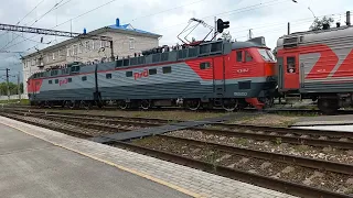 Отправление чс8 047 с поездом 140М Брянск - Орловский - Санкт Петербург.Станция Брянск - Орловский.
