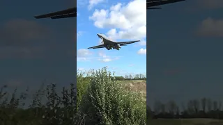 B-1B Lancer landing
