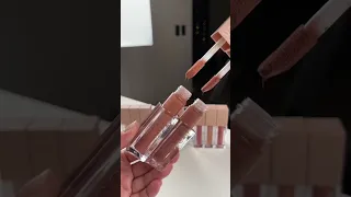 ¿Que tono elegirías? 💖 Amo ambos, pero creo que elegiría Stone 🥰💞 Maybelline Lifter Gloss 💋