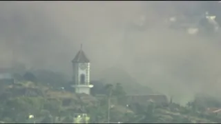 La lava destruye el campanario de la iglesia de Todoque