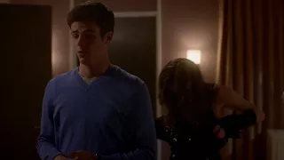 The Flash - Barry comforting Caitlin (Season 1 - Ep.12)