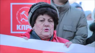 Саратовские коммунисты поют гимн СССР на митинге 7 ноября