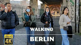 Kreuzberg Berlin Walking. Walking U-Bahn-Warschauer Straße in Berlin. Berlin Walking.