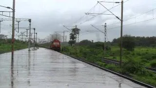 12284 Nizammuddin-Ernakulam Duronto at Kelve Road