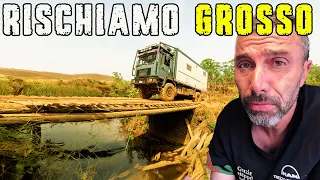 La STRADA più DIFFICILE 🔥 20 km in 8 ORE 😵 Fuga dalla Nigeria 😵‍💫 Giro del mondo in camper 4x4