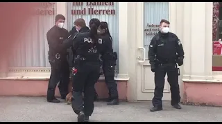 Kempten Demo 17.04.21 | Ältere Dame wird von Polizei belästigt und verhaftet