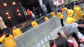 Shah Rukh Khan shaking hand and taking selfie with fans Melbourne 2019