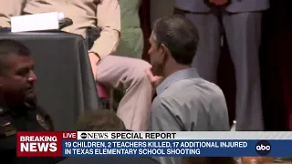 Beto O'Rourke interrupts Uvalde news conference to criticize Gov. Abbott