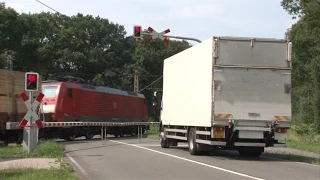 German Railroad Crossing - Zevenaarer Straße Elten