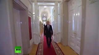 Putin walking but it's normal