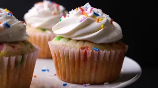 Easy Funfetti Cupcakes | Birthday Cupcakes Recipe