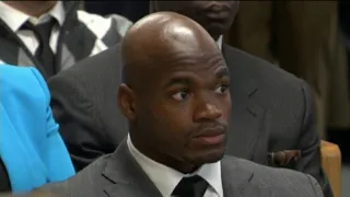 Adrian Peterson arrested for domestic violence before boarding flight back to Houston