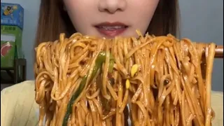 Chinese noodles eating show/from Kuai