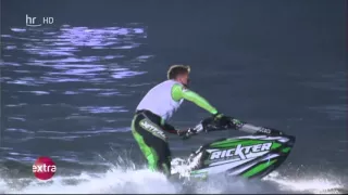 Ausschnitt aus der Lichtshow der Einheitsfeier in Frankfurt: Jetskis