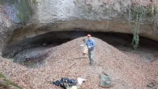 Bushraft Mäke und Speleo Peter finden letzte unbekannte Höhle im TG