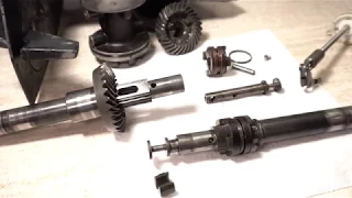 How an Evinrude Outboard gearbox works explained / demonstration - How shifting gears works.