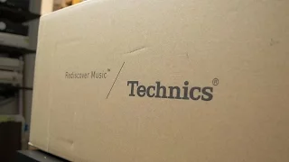 Unboxing the Technics SL1200G turntable (4K)