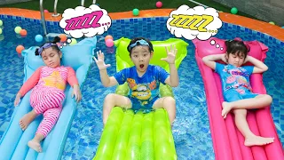 Suri and Annie Pretend Play Kids Swimming Pool Summer Fun & Fruit Smoothies | Children Activities