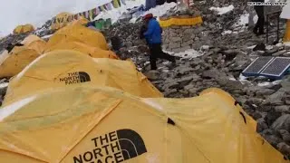 Watch as climber gets Mt. Everest avalanche on cam!