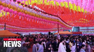 Thousands of Buddhists visit temples to celebrate Buddha's birthday on Wed.