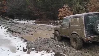 Suzuki Samurai 31" Silverstone Stuck in Mud Another view