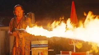 Сцена с огнемётом. Рик cжигает девчонку хиппи | Однажды в Голливуде (2019)