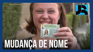 Pessoas que conseguiram mudar o próprio nome após lei comemoram a nova identidade