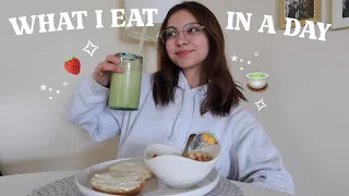 WHAT I EAT IN A DAY 🍓🍵 (realistic & healthy-ish)