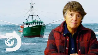 Female Captain Impresses Sig Hansen With Skills & Determination | Deadliest Catch