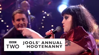 Beth Ditto – Young Hearts Run Free with Jools Holland & His Rhythm & Blues Orchestra