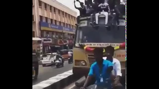Обычный автобус в Индии :)