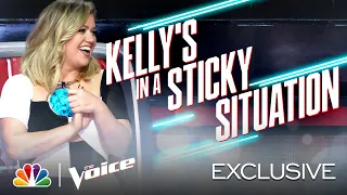 When Kelly Makes a Gingerbread House, Things Get Sticky - The Voice 2020 Outtakes