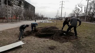 Ukraine crisis: Graves in streets, survivors in basements in Mariupol