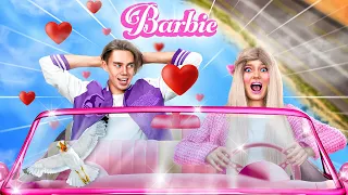 BARBIE est devenue vivante ! Barbie et le garçon populaire luttent dans la vraie vie par La La Life