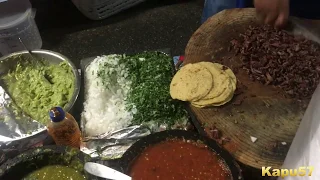 Tacos callejeros en Los Angeles CA.  (Los Poblanos)