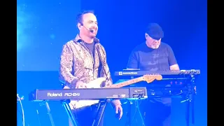 NEAL MORSE BAND -  End of "Do it all again" (Live TRIANON Paris April,2022)