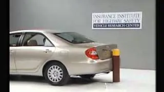 Vehicule  Crash Test 2002 Toyota Camry _ Daihatsu Altis  5 M.P.H) Rear into Pole IIHS-Extreme