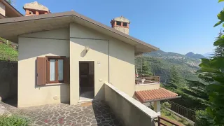 GRAZIOSO APPARTAMENTO TRILOCALE CON VISTA LAGO