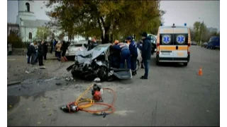 АВТО ЧП. У Миколаєві після лобового зіткнення водія затисло у салоні