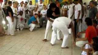 MESTRE PEU E MESTRE EMA NO BATIZADO DA GINGA DO CORPO NEGRO