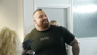 Eddie Hall takes on the world punching record on the PowerKube