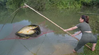 Harvesting Fish - cast net fishing video to catch many big fish, Fishing Daily Life