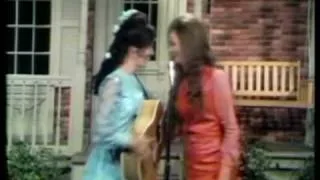 Loretta Lynn & Jeannie C. Riley - Don't Come Home A-Drinkin'