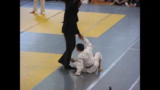 Excellent choke and a weird way to pass out in a judo tournament!